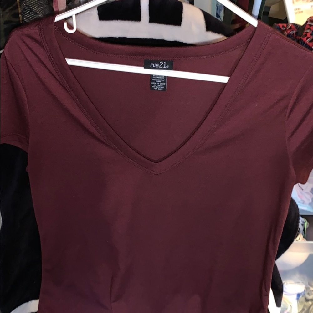 V-neck short sleeve shirt